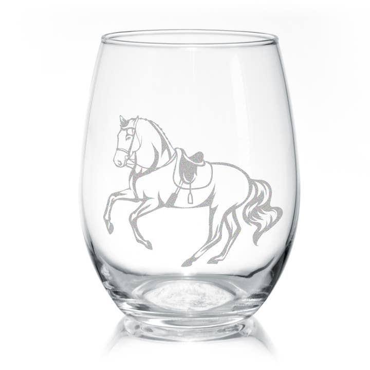 Verre à vin sans pied Pirouette Dressage Sport Horse gravé pour la vente par Classy Equine