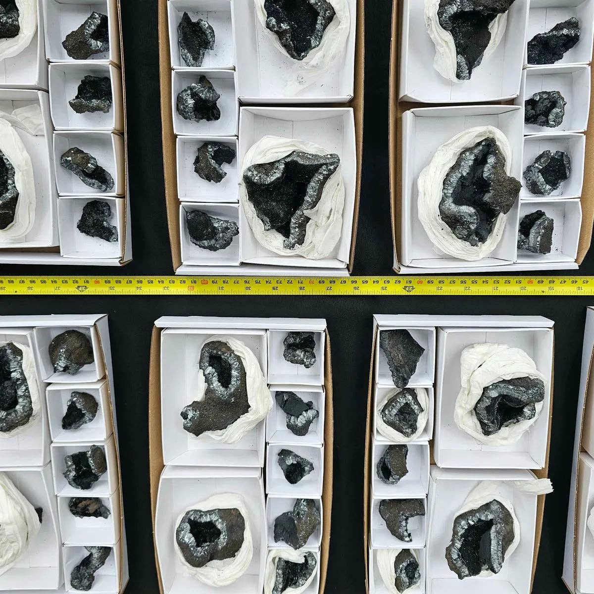 Distinction Crystals - Wholesale Spirituele steen/kristal - Pyrolusiet kristal geode specimen dienblad aanbieding2