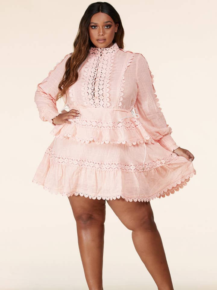 Minivestido de cuello alto de talla grande de Emily Lace para venta al por mayor de Fashions Blvd