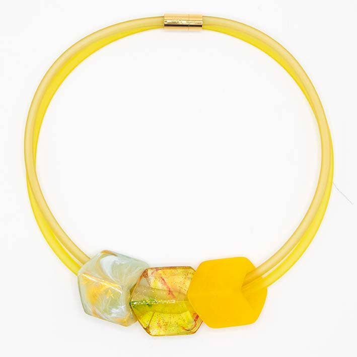 FATES, style with a story - Wholesale Armband met kralen - Exclusieve gele ketting van rubber met 3 Cubes - Buttercup1
