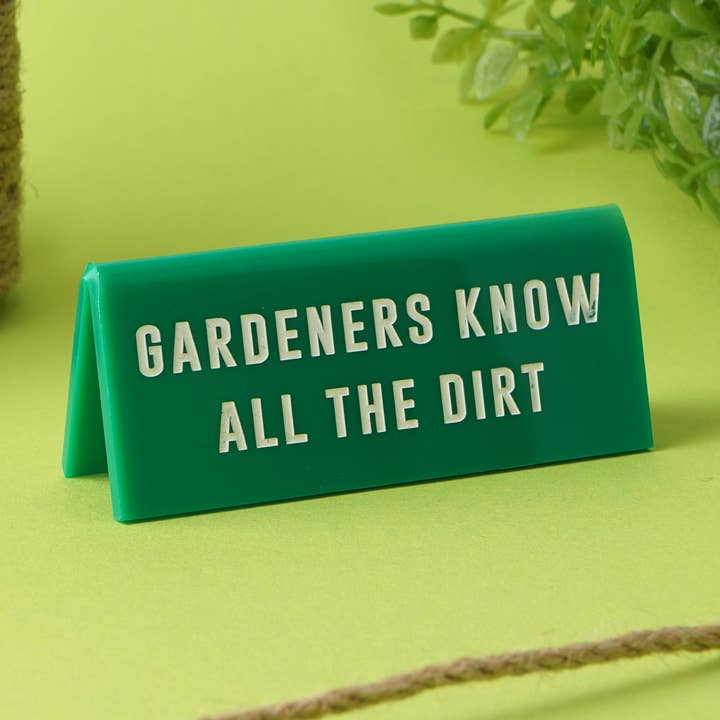 Letrero de escritorio verde «Gardener's Know All The Dirt» para venta al por mayor de CGB Giftware