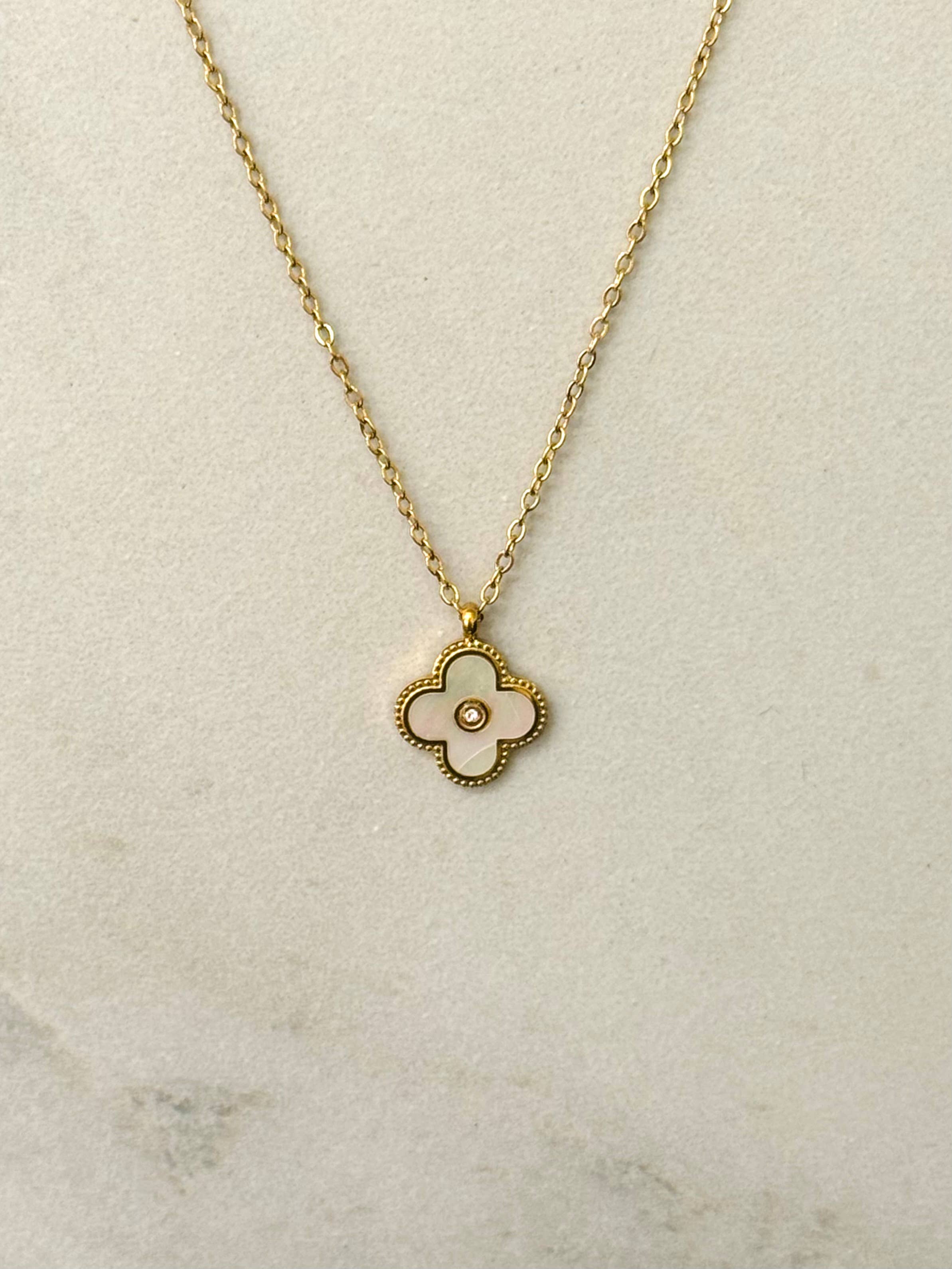 Cassette Barcelona - Wholesale Pendant/charm necklace - Minimal Clover Necklace