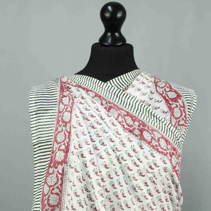 Paréo de plage - Buti floral blanc pour la vente par Kantha Decor