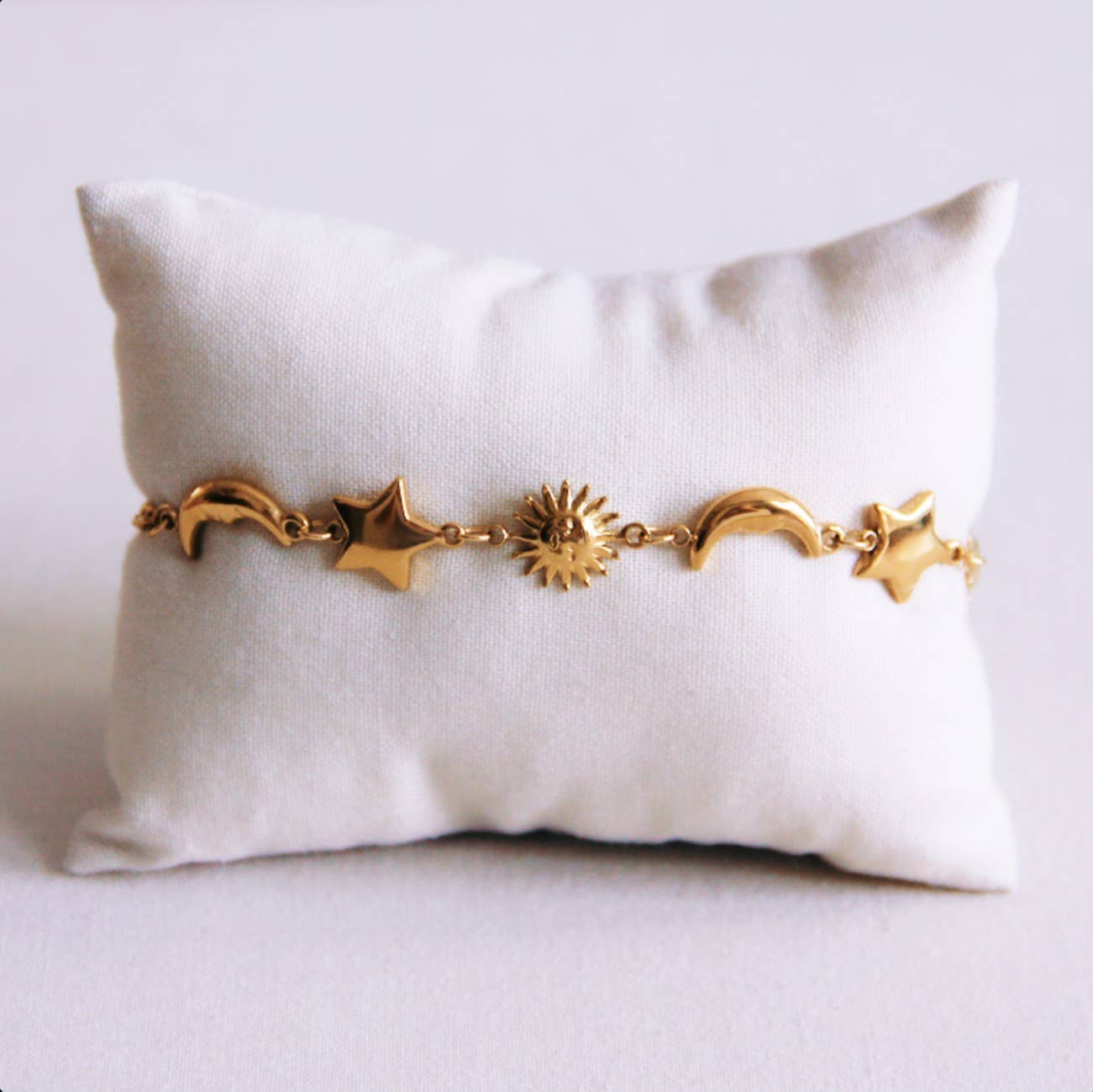 Bazou - Wholesale Charm/Dangle Bracelet - Link bracelet with sun, moon and star1