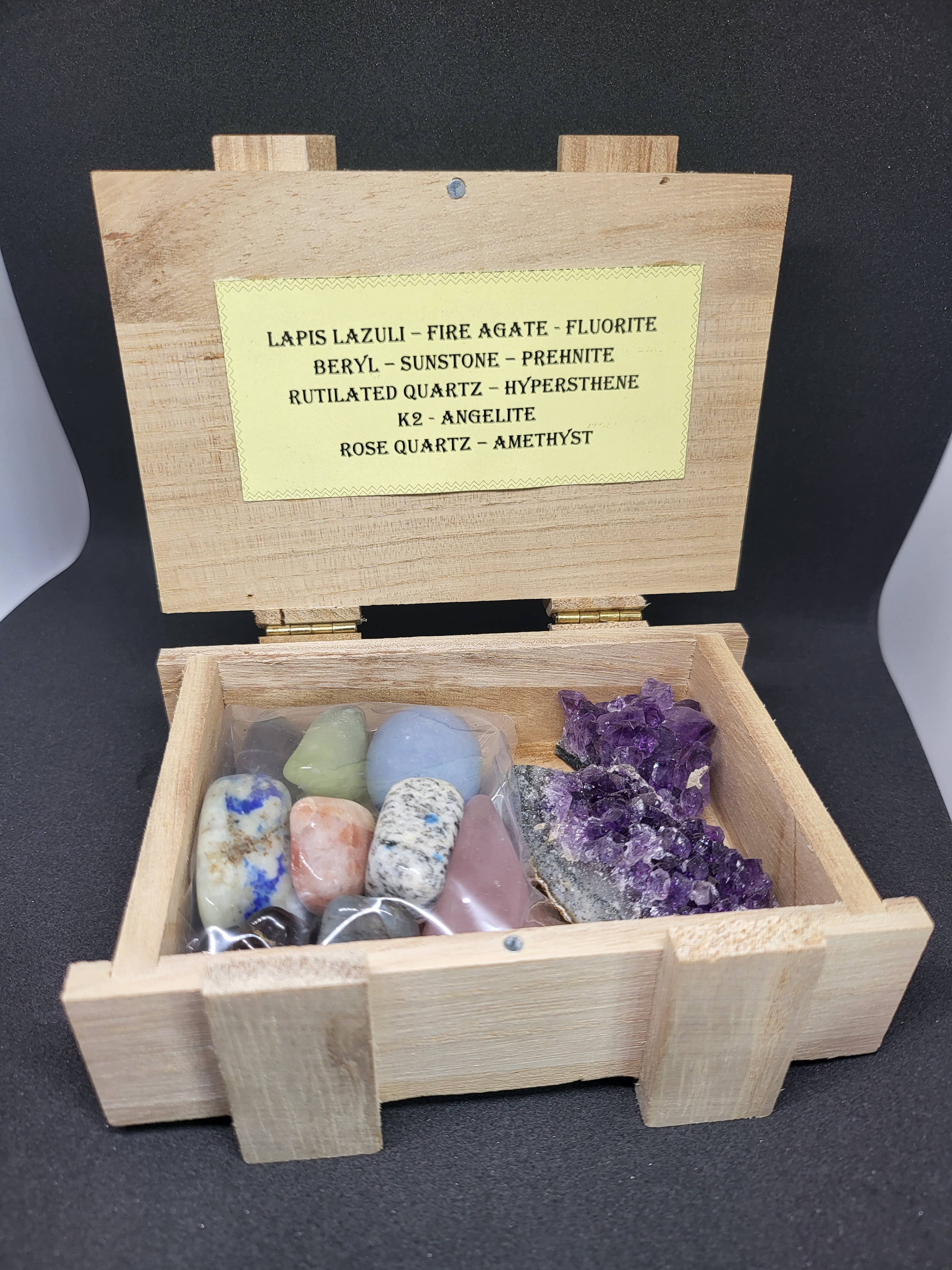 Crystal Cove – wholesale Spiritual stone/crystal – Tresure Box With Assortment Of Crystals0