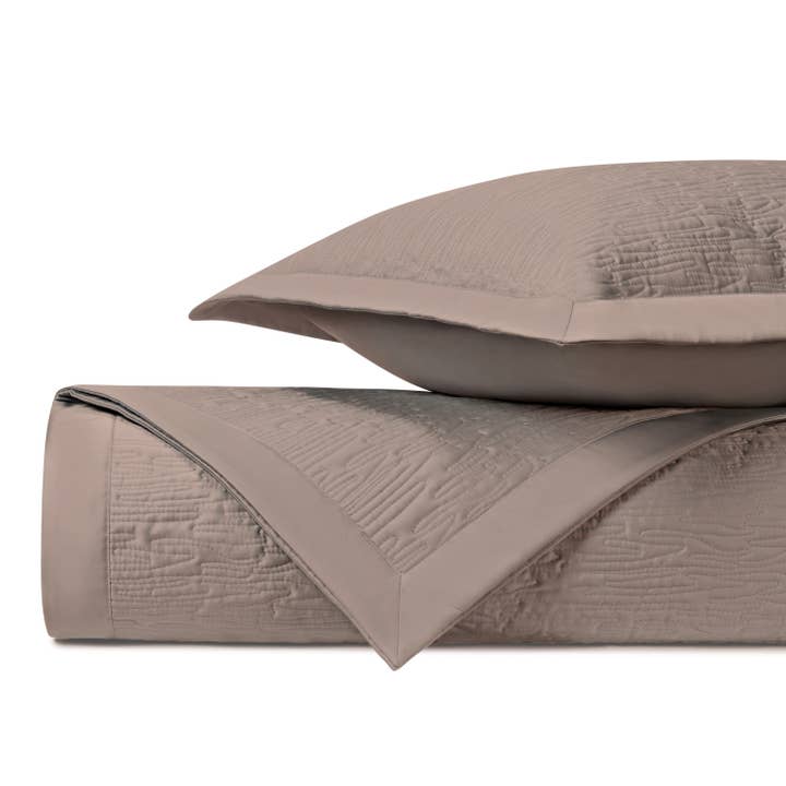 Ensemble de couvre-lit matelassé Wave pour la vente par Home Treasures Linens