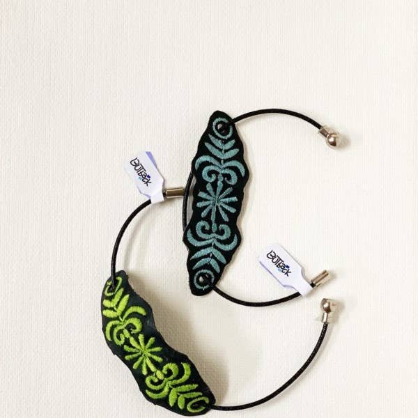 Pulsera sostenible BLACK Ángela for engroshandel hos Butback