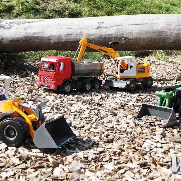 Red Fire Truck Fire Ladder with Real Water Function and Action f for wholesale on Faire5