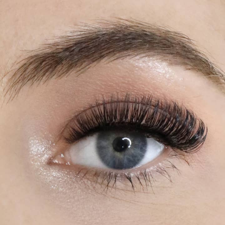 Lola's Lashes – Engroshandel Falske øjenvipper – L.W.I Flick & Stick russisk vippesæt