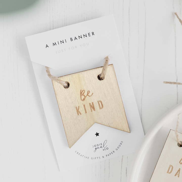 Minipancarta de madera Be Kind para venta al por mayor de Jodie Gaul & Co