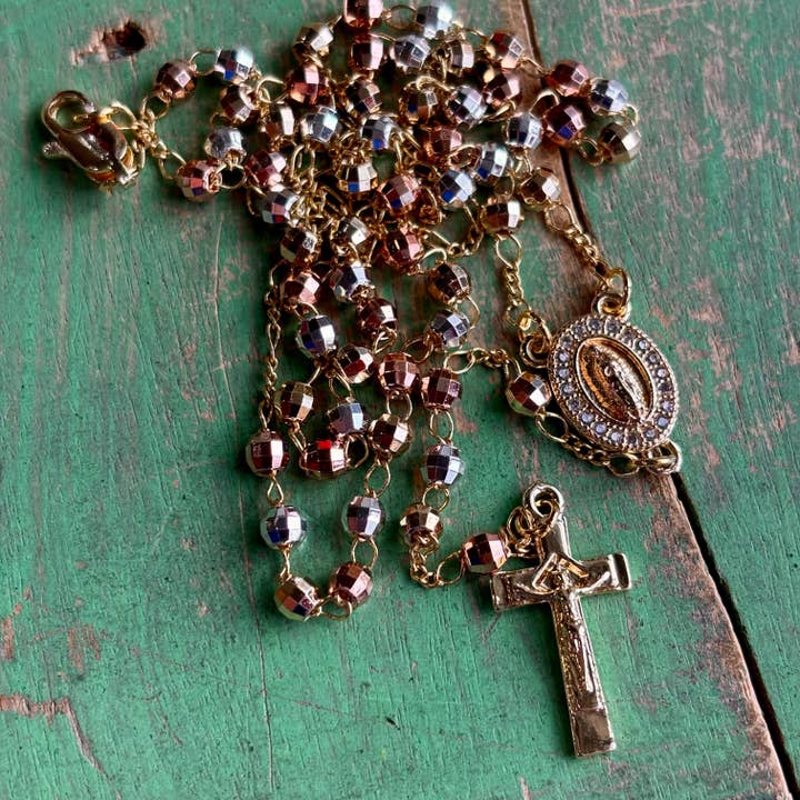 Love and Honor Jesus LLC - Wholesale Ketting met gebedskralen - Tri Color OLG rozenkrans ketting of armband met 4 mm kralen1