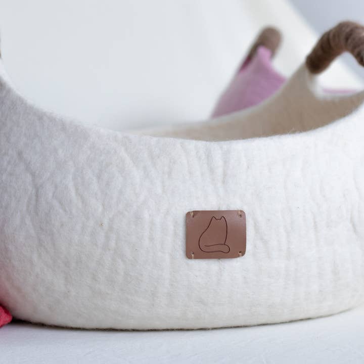 Fuzzy cove - Wholesale Pet Bed - Cat/Dog - Felted Wool Basket