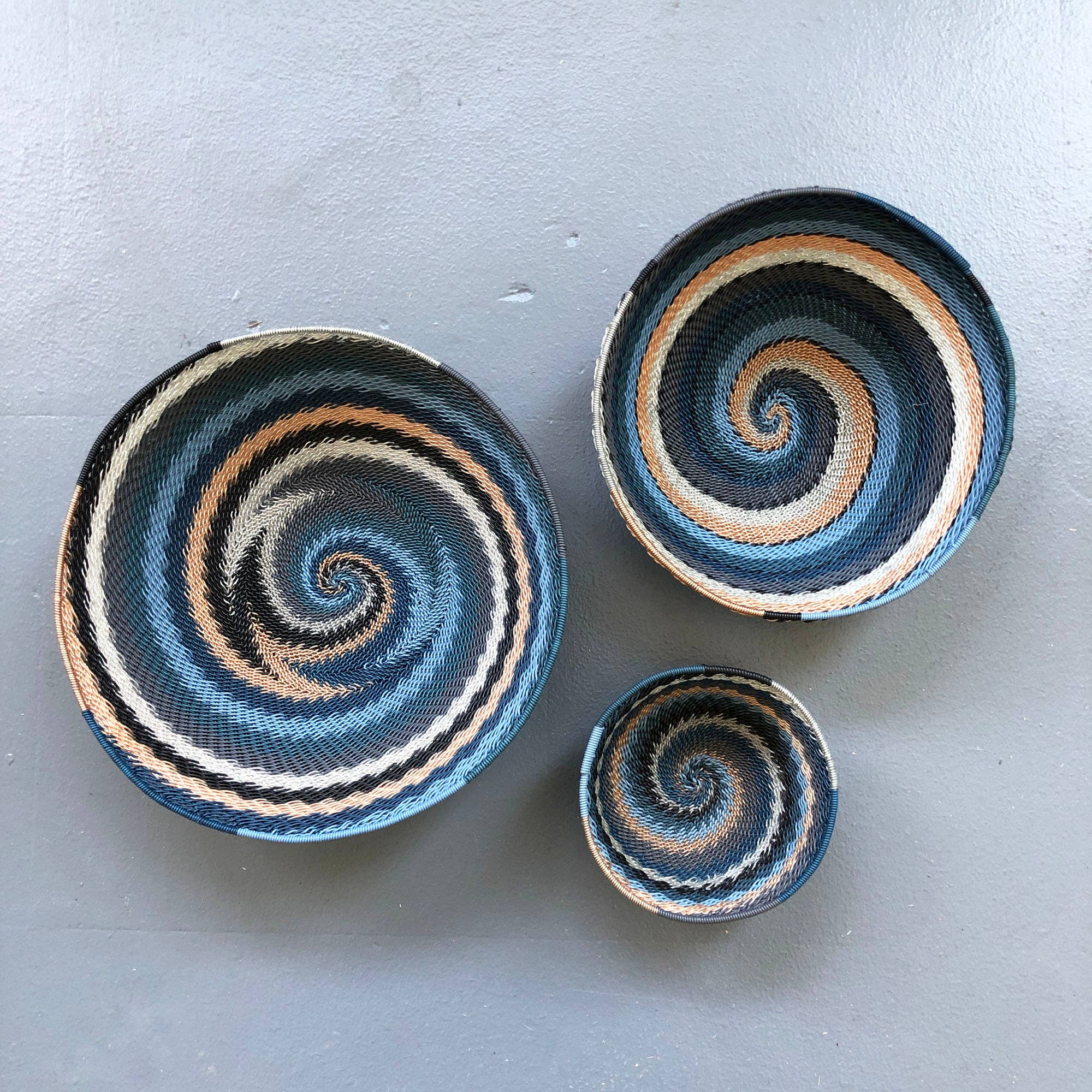 Amsha – Großhandel Dekorative Platte/Teller/Schüssel – Zulu Wire Bowl: Lichter der Stadt5