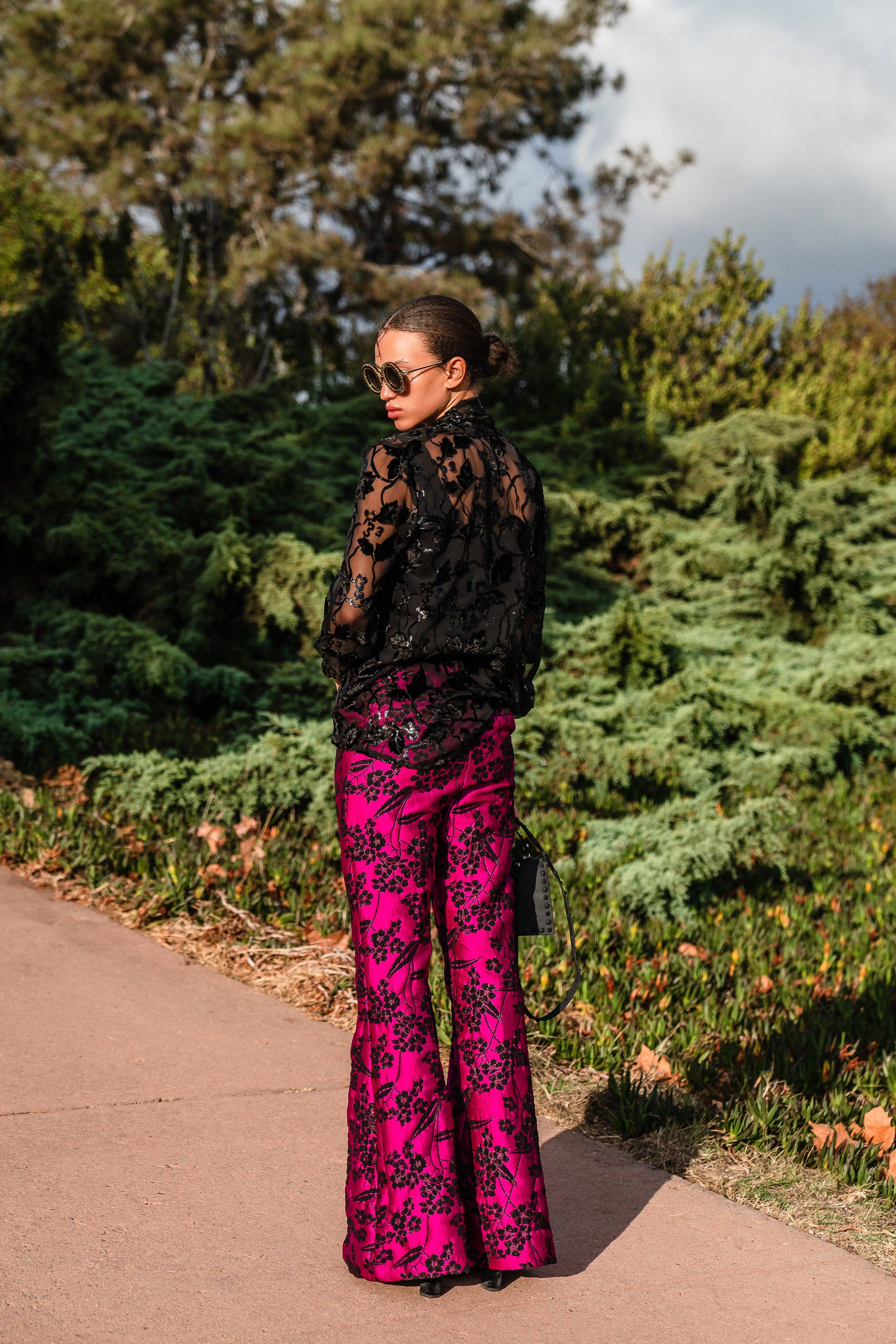 Jennafer Grace – Großhandel Bluse – Damen – Schimmernde Spitzenbluse mit Bindefront2