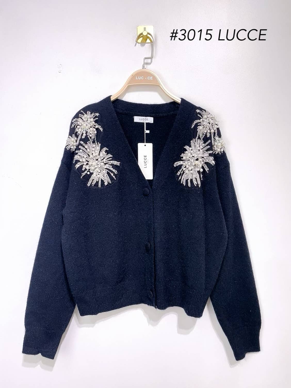LUCCE – Engroshandel Pullover - Dame – LUCCE trøje med perle- og rhinstenbroderi - model 30153