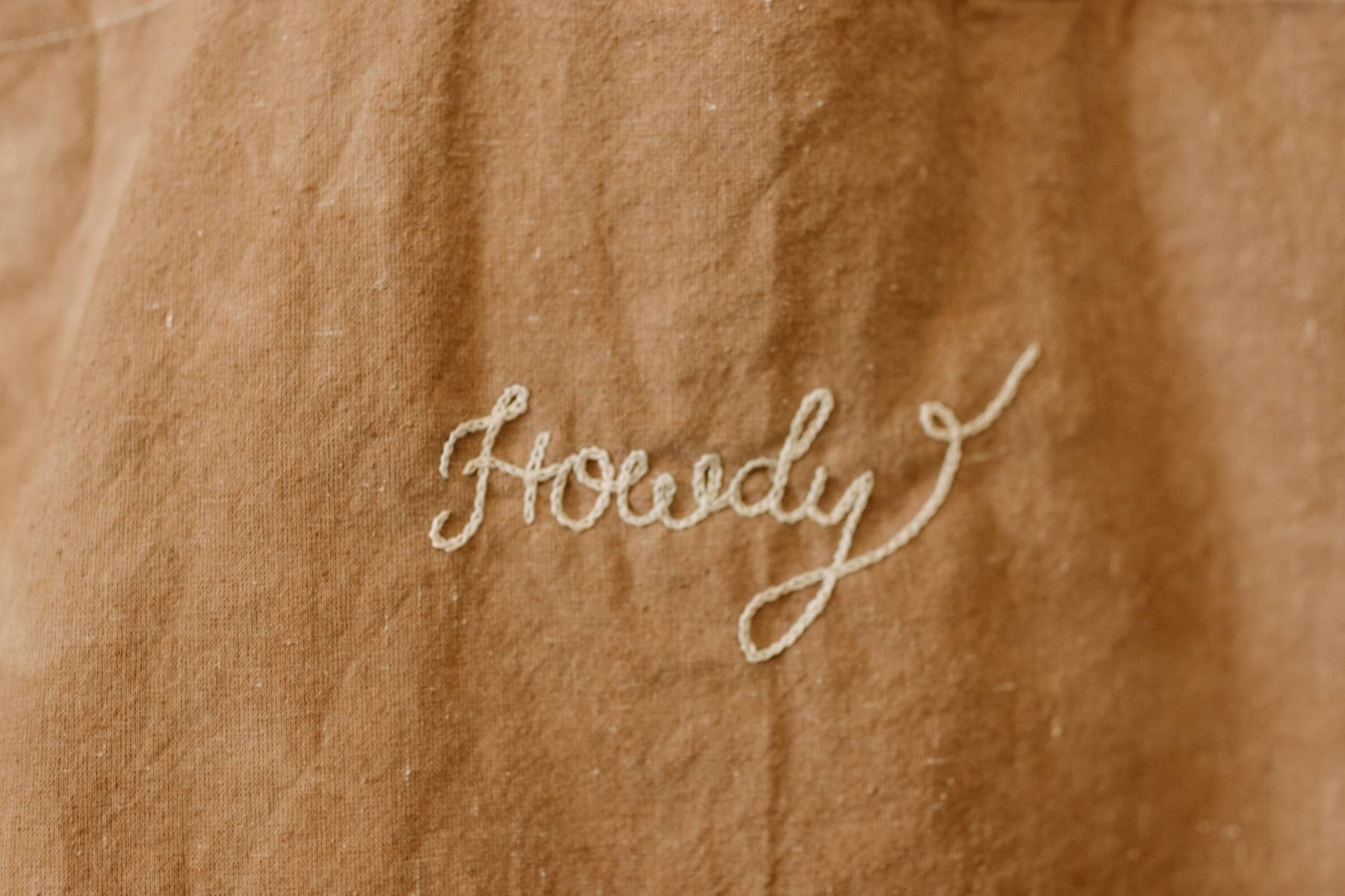 Eloise et moi – wholesale Bärkasse - Dam – Handbroderad bomullstygskasse, Howdy handfärgad väska3