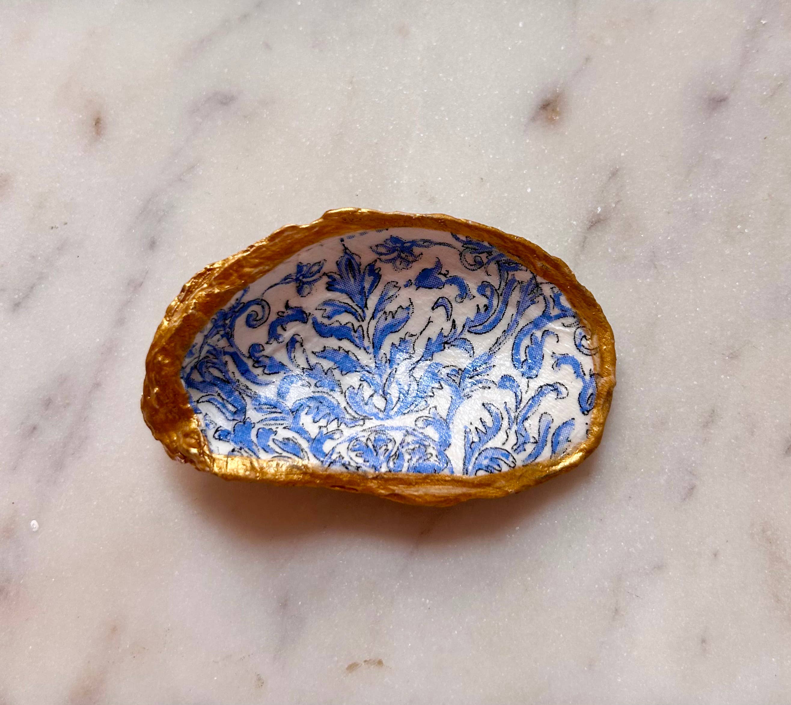 Del Mar Designs DC - Vente Plateaux à bijoux - Assiette à bijoux en coquille d’huître avec motif carrelage portugais bleu0