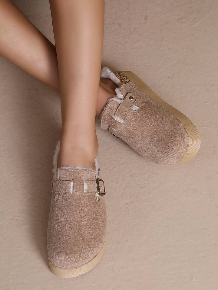 Joia Paris - Vendita all'ingrosso Sabot - Donna - Mule con zeppa con pelliccia e fibbia SS -238