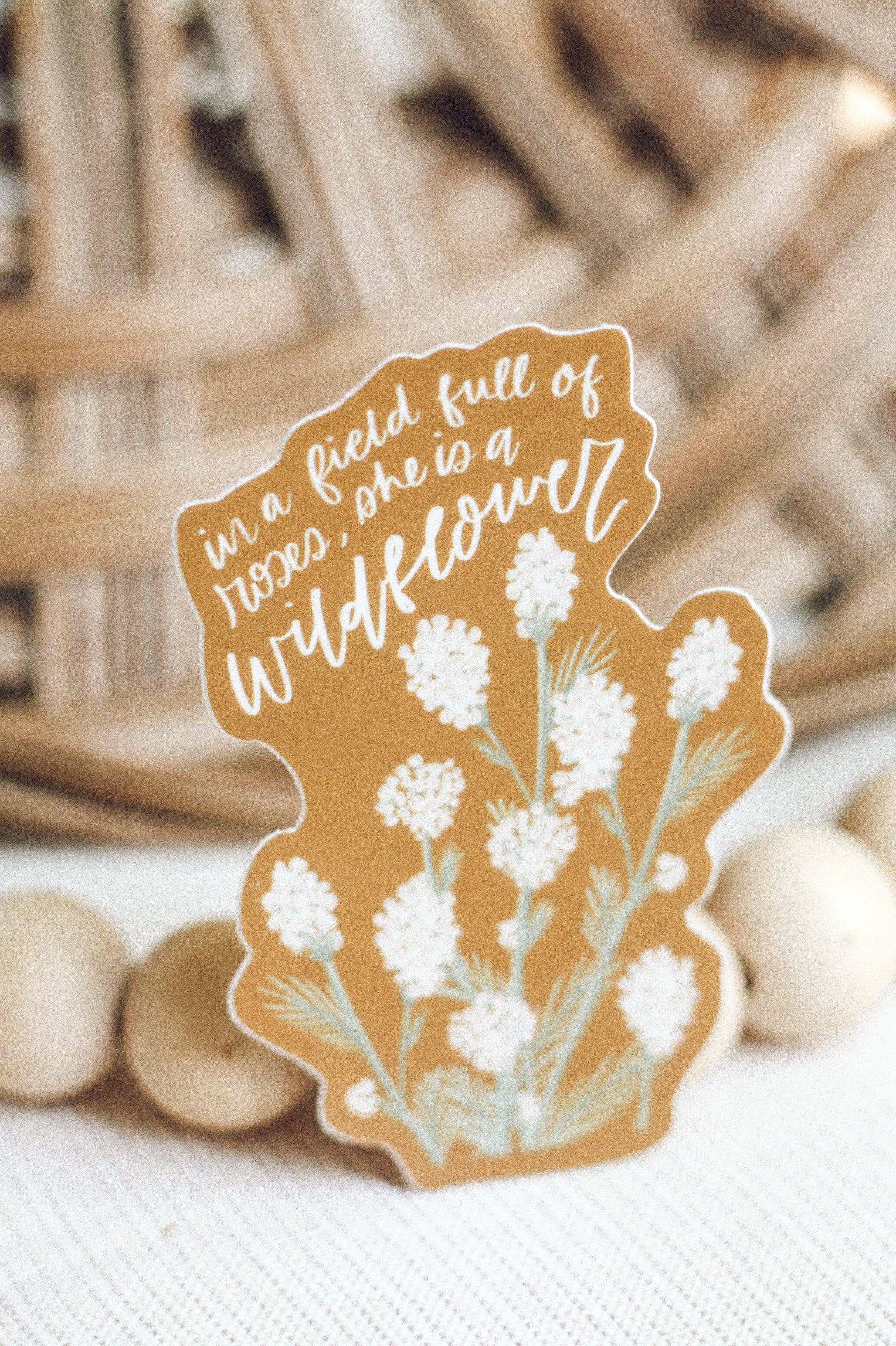 Jess' Paper Co. – Großhandel Aufkleber – Senf-Aufkleber „Sie ist eine Wildblume“3