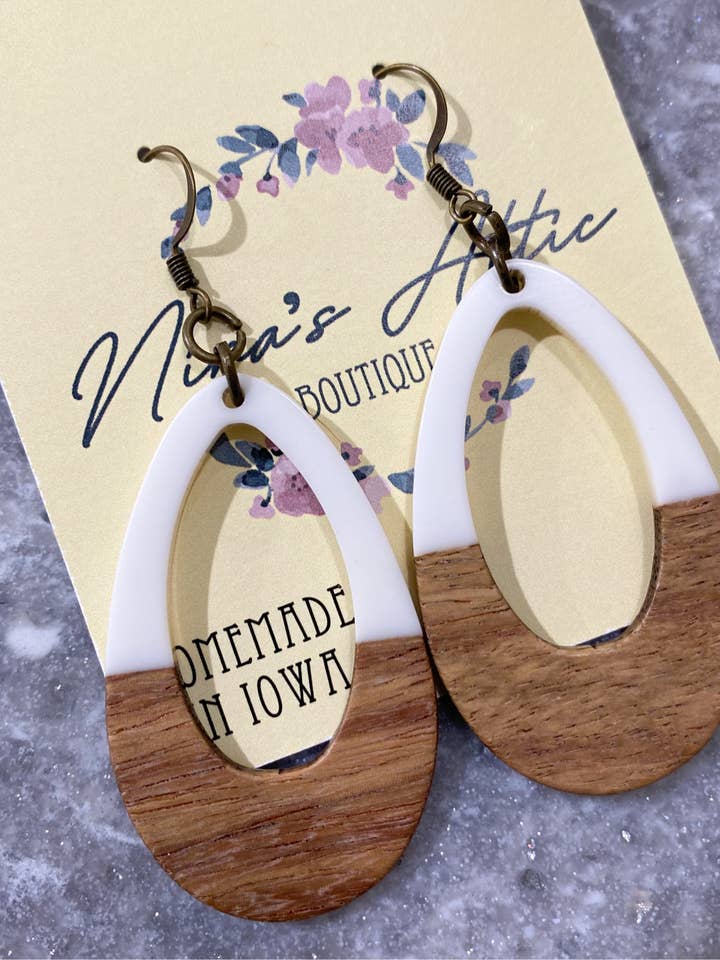 Découpe oblongue blanche pour la vente par Nina’s Attic