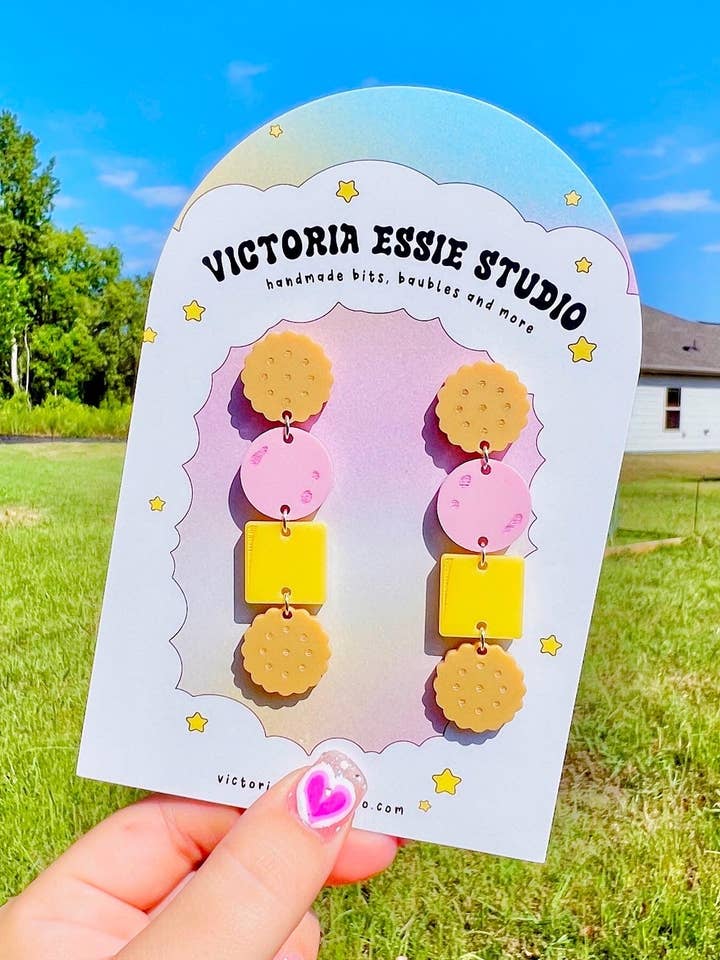 Boucles d'oreilles avec craquelins au jambon et au fromage pour la vente par Victoria Essie Studio