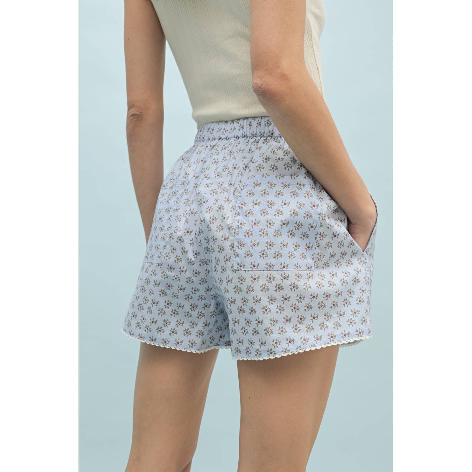 Wishlist Apparel – wholesale Shorts – Dam – FLORAL TRIM DETALJ SHORTS / WL25-10627B2