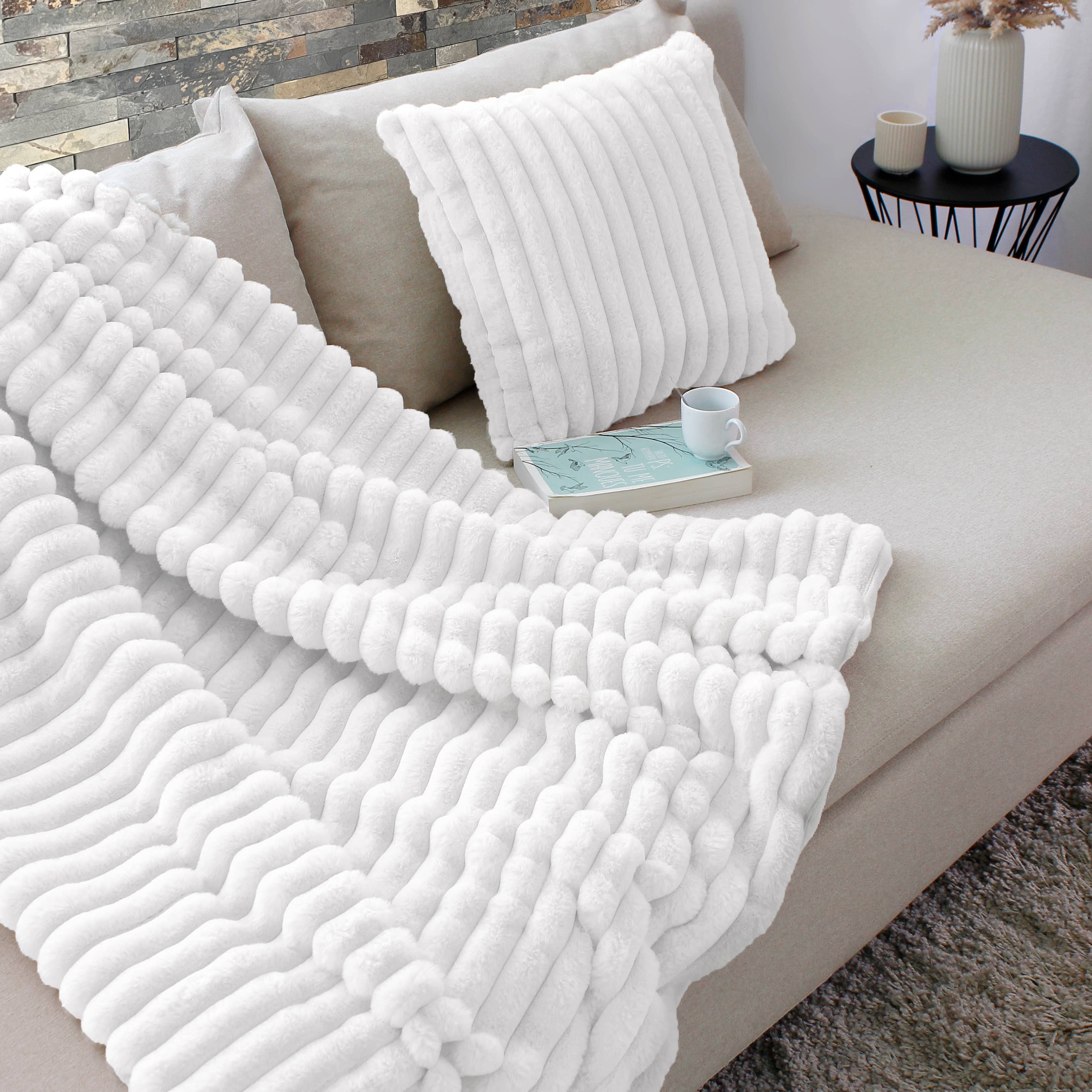 DECOSTARS - CmaDECO - Wholesale Throw/Decorative Pillow - Square cushion, ribbed faux fur, 40x40cm, Matisse7