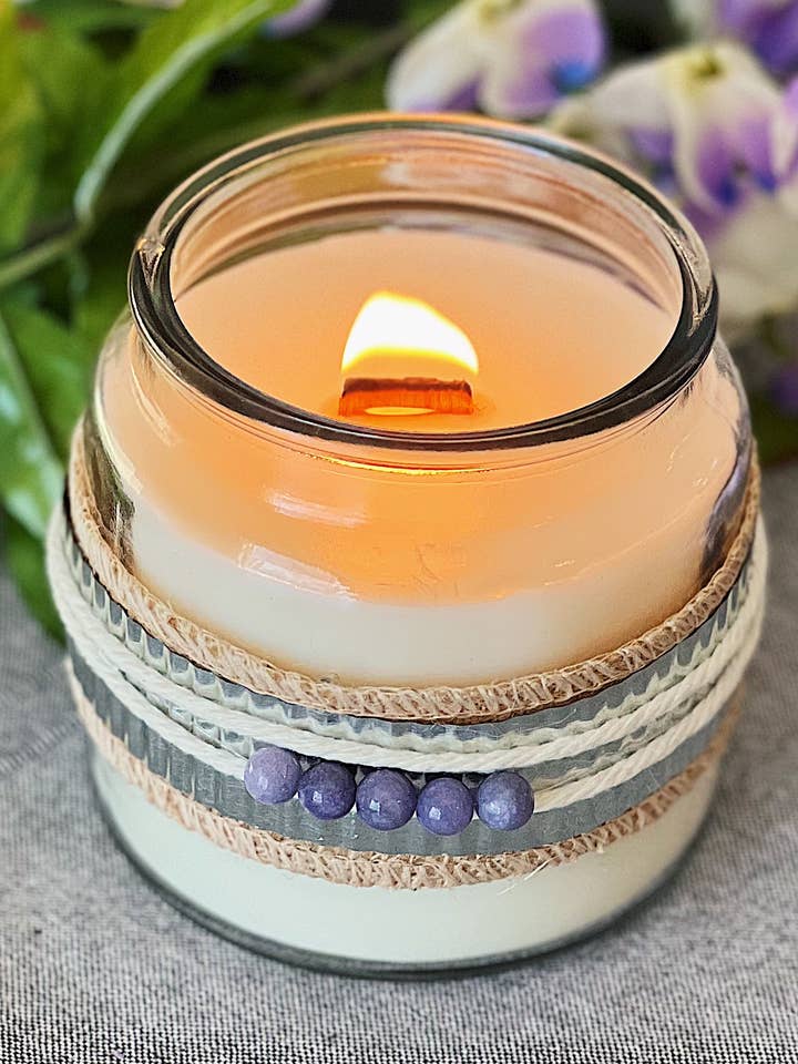 Bougie écologique Woodenwick au soja parfumée LILAC MIMOSA 16 oz pour la vente par Blooming Brightly