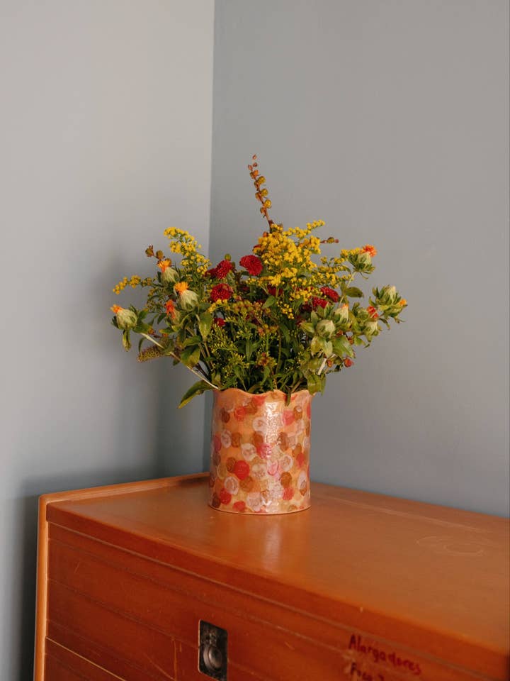 Håndmalet dekorativ vase "Claude" Le JARDIN for engroshandel hos Ohyoko ceramics