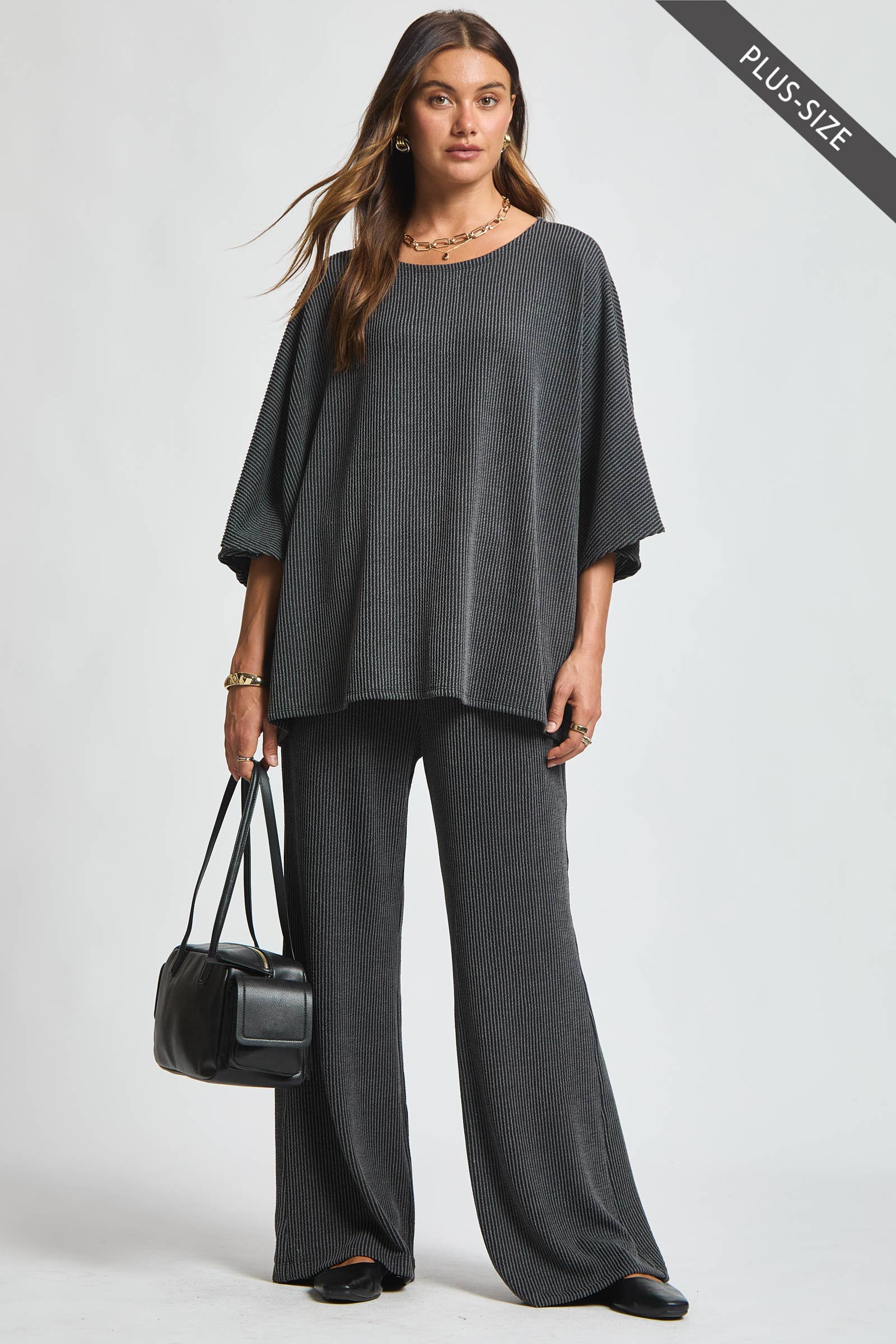 Dear Scarlett – Großhandel Set aus Oberteil und Hose (NICHT Loungewear) – Damen – Übergrößen Rippen-Poncho-Top + Fließende Weitbein-Hose2