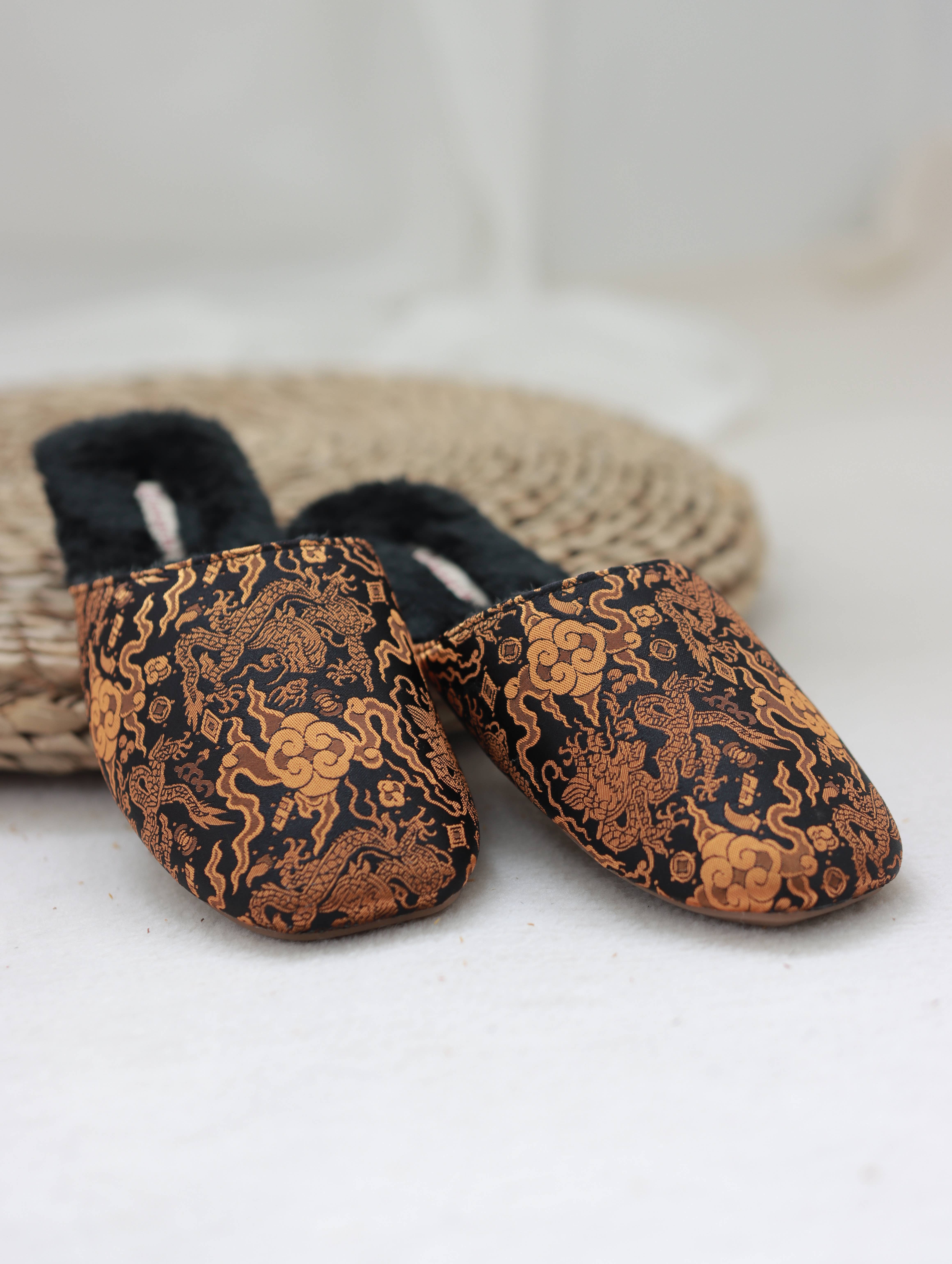 Lian Collection - Wholesale Slippers - Unisex - Unisex Embroidered Dragon Slippers – Faux Fur Lined 3