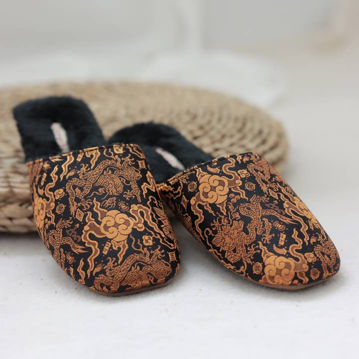 Lian Collection - Wholesale Slippers - Unisex - Unisex Embroidered Dragon Slippers – Faux Fur Lined 3