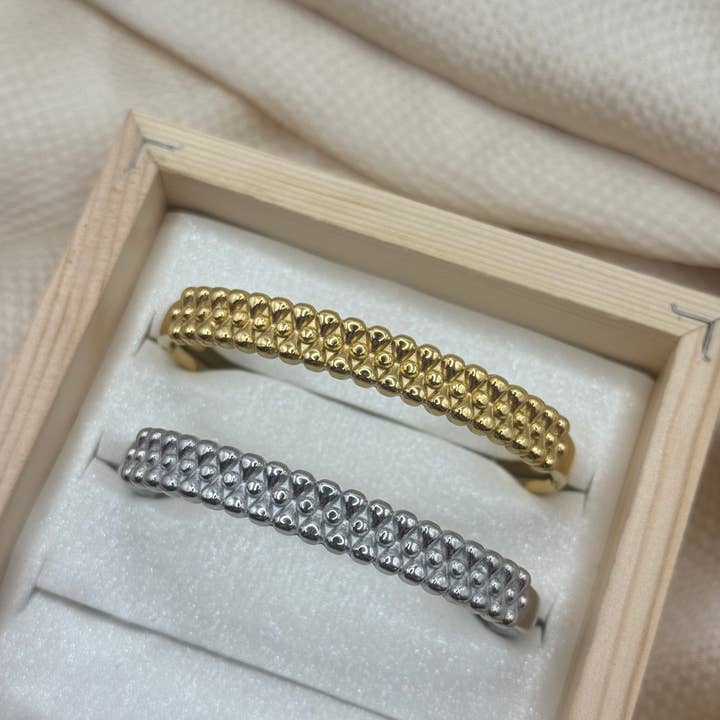 Einfacher Edelstahl Armreif Bangle und andere Ergebnisse für seriöse liquid im Großhandel. Kostenlose Rücksendungen und 60-Tage-Zahlungsziel auf Faire im Trend auf Faire.