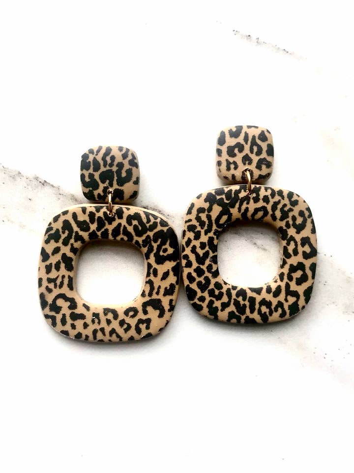 Leopard Print firkantet ler øreringe for engroshandel hos Clay by K