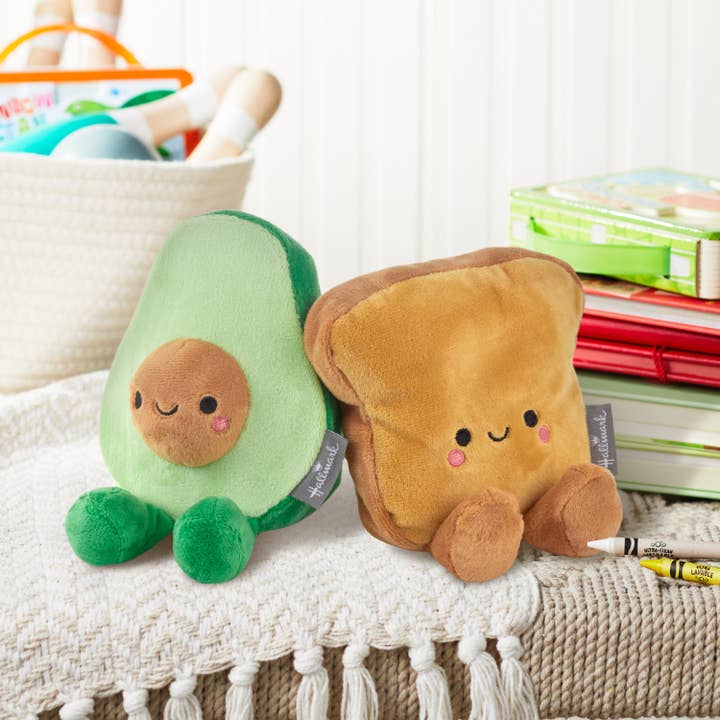 Hallmark – wholesale Stuffed/plush toy – Kids & baby – Better Together Avocado & Toast Magnetic Soft Toy Pair2