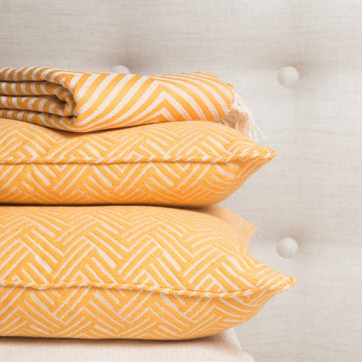 Lantara – wholesale Prydnadsfilt – Pläd Oslo - Gul Saffran - Ull -120x150cm2