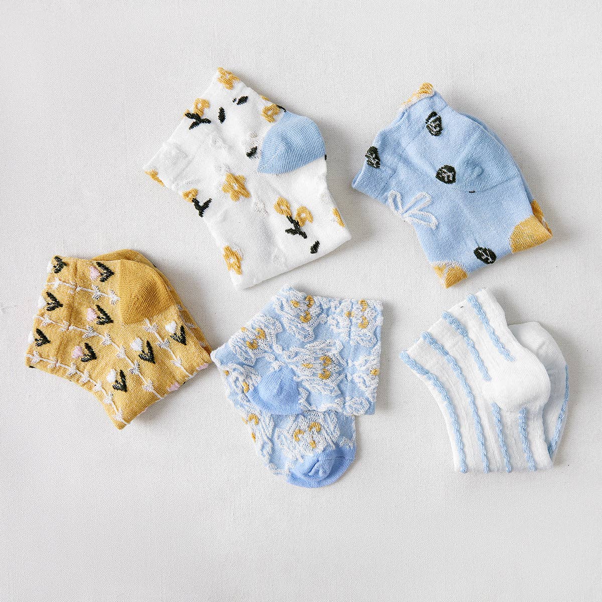 Funkyrel® Atzbranding Limited - Wholesale Socks - Women's - Rufia - Vintage Floral Blue and Yellow Low-Cut Socks5