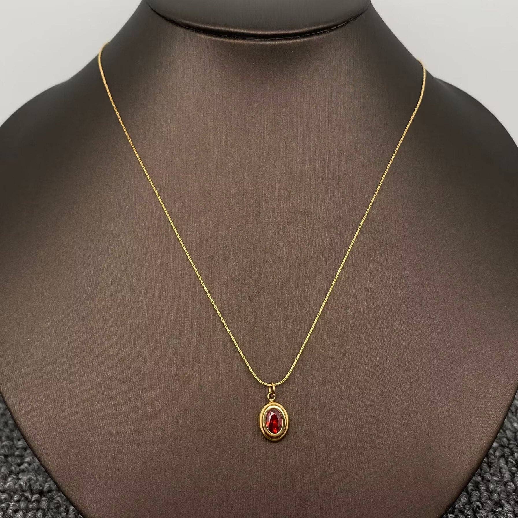 Mio Queena – Engroshandel Halskæde med vedhæng – Oval zirkon 18K forgyldt rustfrit stål halskæde - FGS0