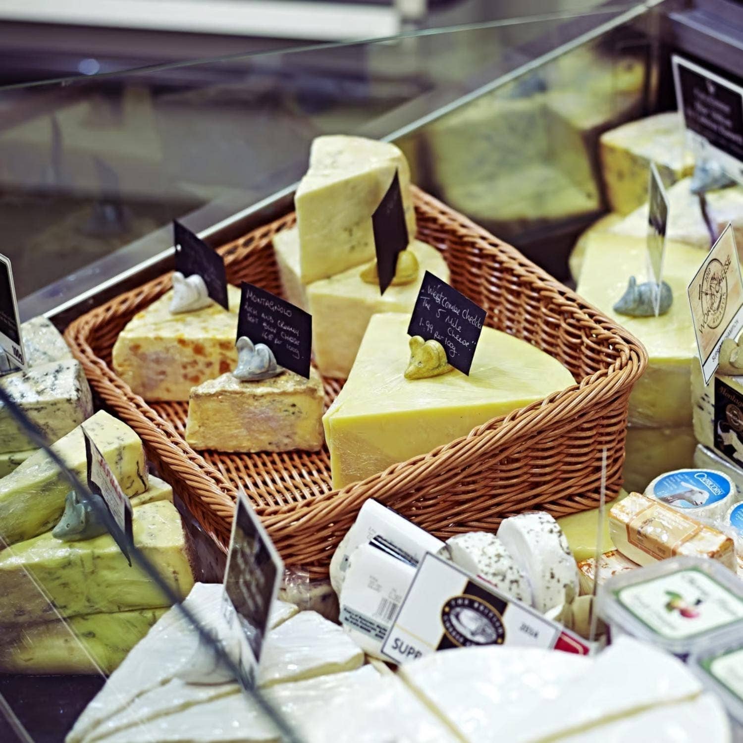 Gadsby – wholesale Basket – Sloping Kitchen Storage Basket - Plastic Wicker - 30 x 40cm1