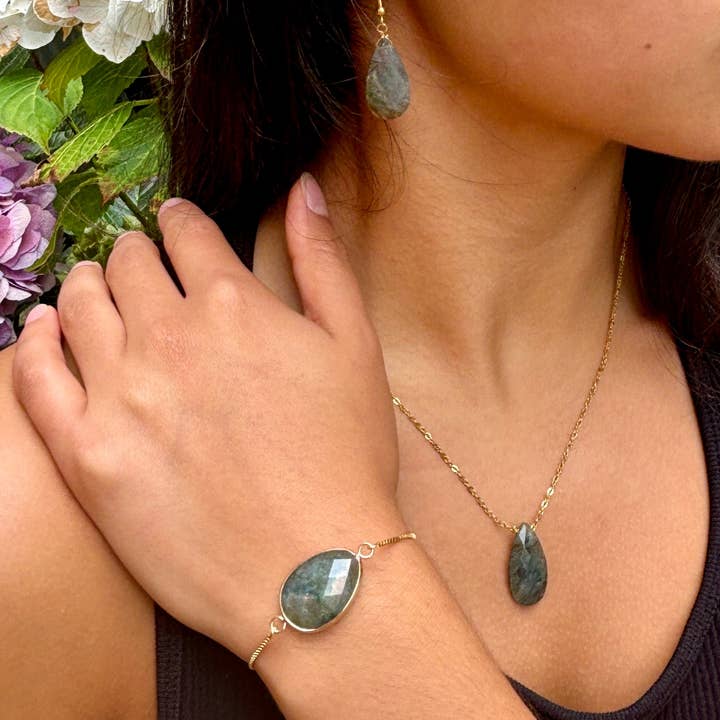 Ocean Ripples – wholesale Pendant/charm necklace – Personalised 18ct Gold Plated Labradorite Drop Necklace 2