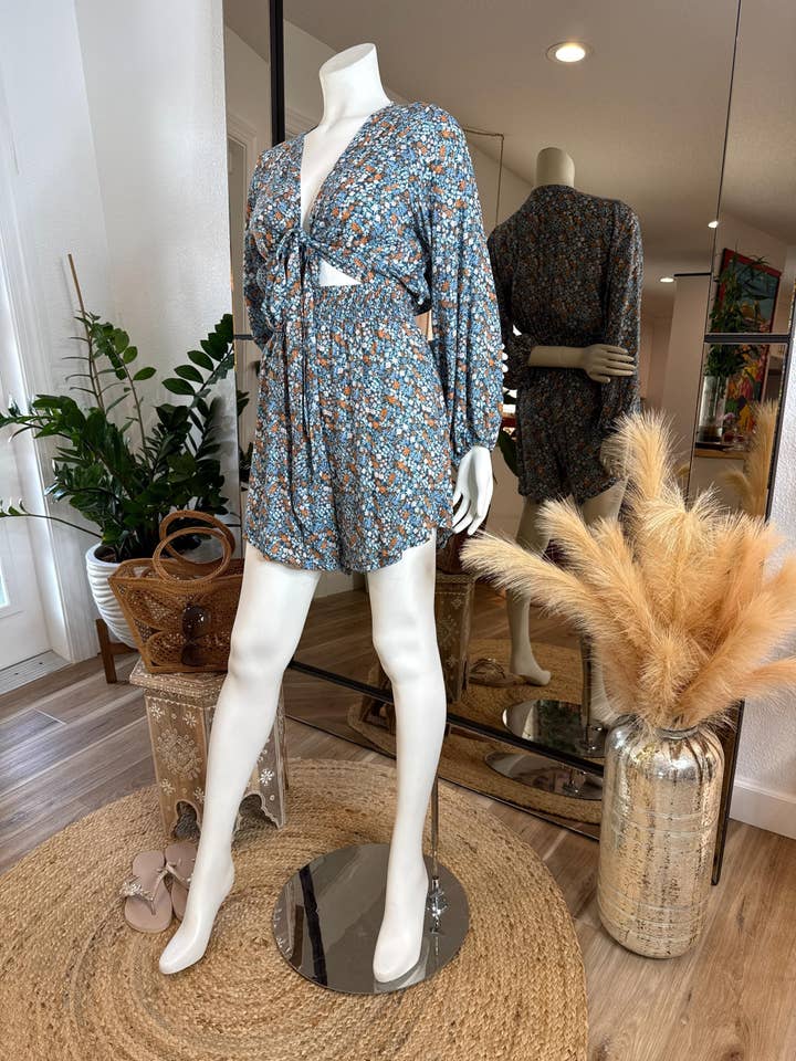 Blauer Blumen-Overall: Boho-Overall mit Knoten vorne - Festival Strand für den Großhandel von Crafts Love Dreams