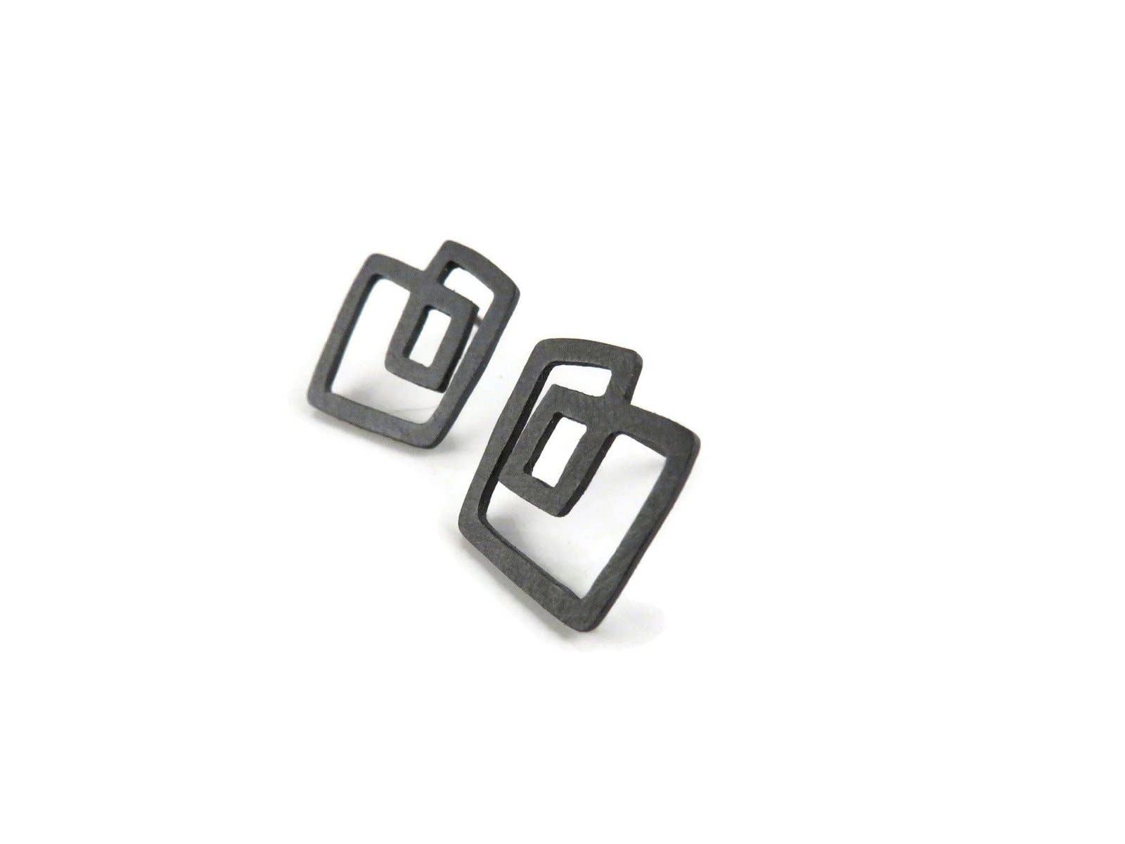 Kimya Joyas – Brincos de pino por atacado – Brincos de Prata Oxidada com Design Abstrato3