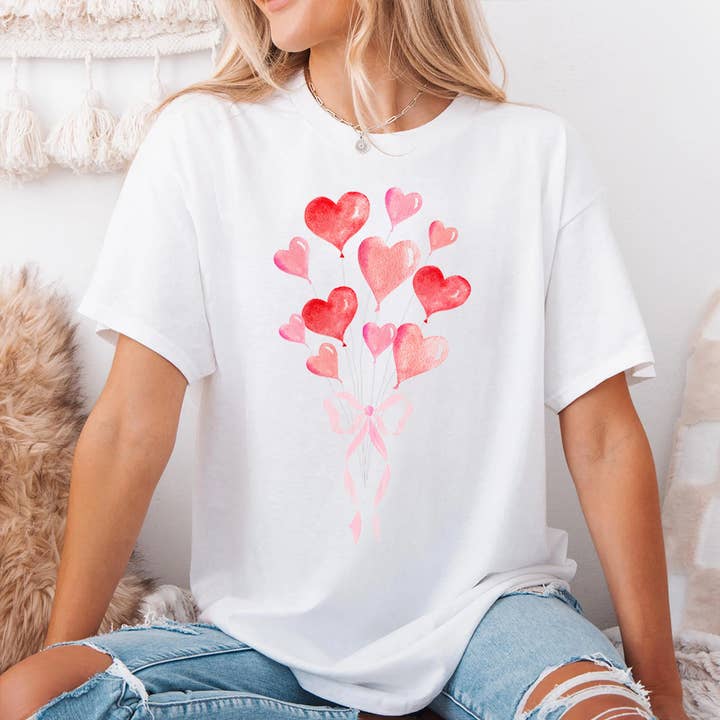 Johnny Threads - Vendita all'ingrosso Maglietta serigrafata - Donna - Maglietta grafica di San Valentino con cuore ad acquerello e palloncino a fiocco