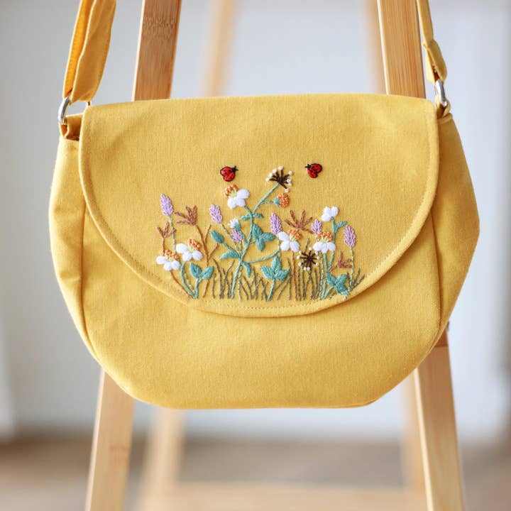 Gul handbroderad axelremsväska för wholesale av Finer Embroidery