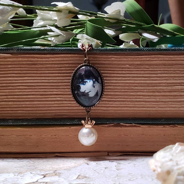 Colar de pérolas de bronze antigo “Flower” por atacado de Laura's Musing