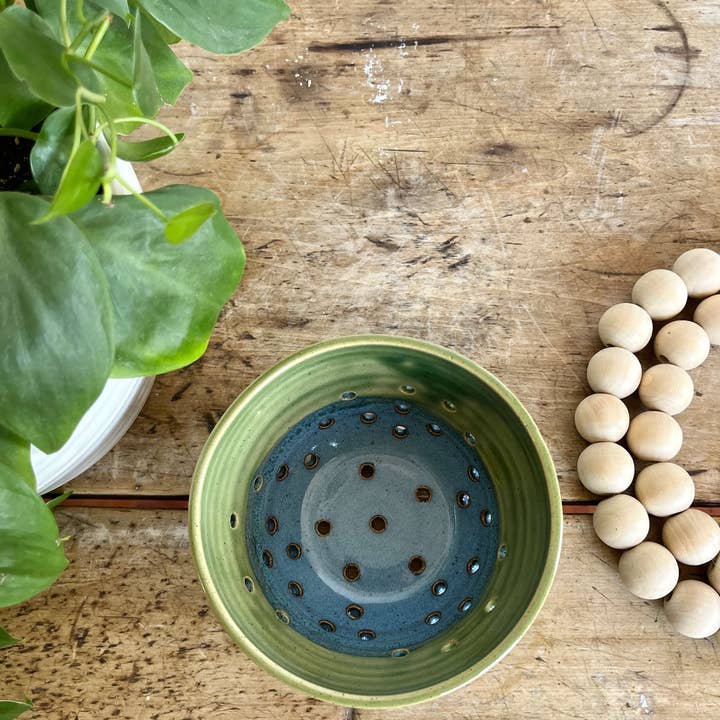 Coastal Clay Co. - Venta al por mayor Coladores - Cuenco clásico para bayas de verano con platillo - Colador de cerámica11