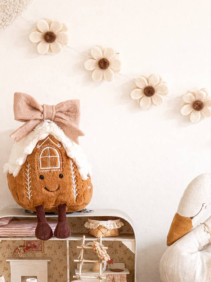 Filzblumen-Girlande - Farbe Braun für den Großhandel von Bee Boheme