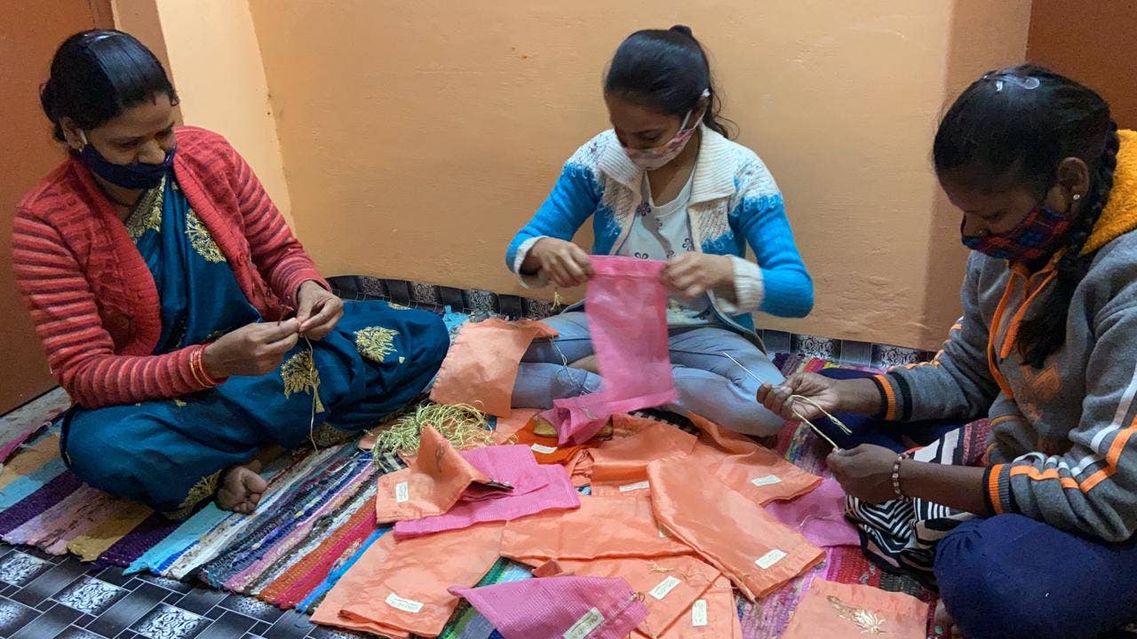 OMSutra – wholesale Spa/therapy pillow – Restorative Yoga Eye Pillow  optional  Silk Gift Bag14