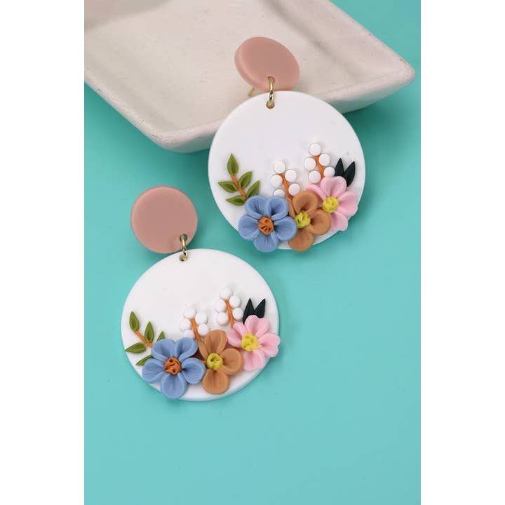 JOSSLYN by wall to wall – Engroshandel Hængeøreringe og creoløreringe – 3D POLYMER BLOMST LER ØRERING | 40E2851