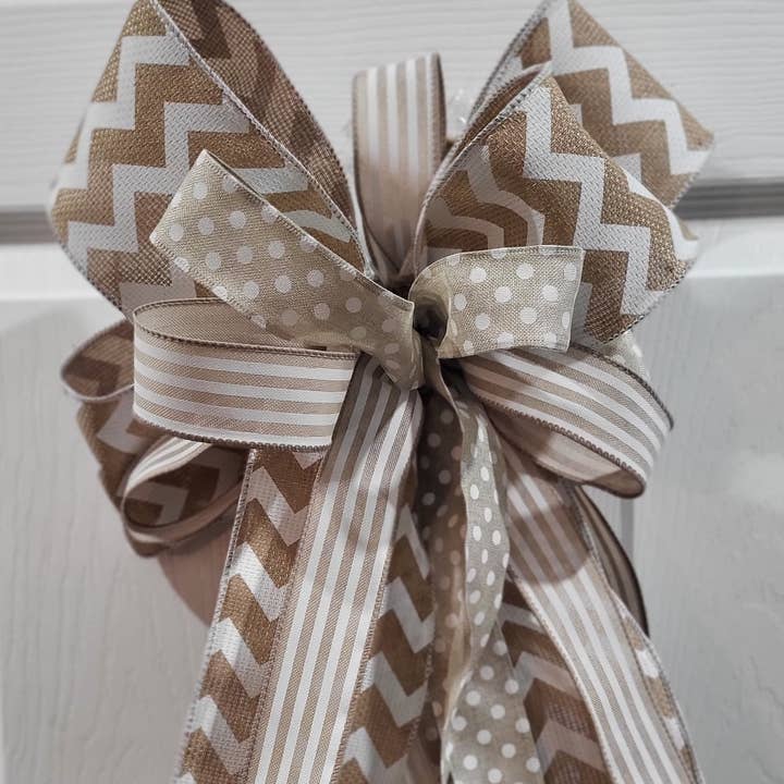 Todos os Dias Laço Castanho por atacado de An Array of Wreaths, LLC